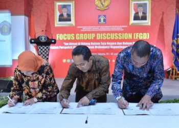 PEMBAHASAN ISU AKTUAL DI BIDANG HUKUM TATA NEGARA DAN HUKUM PIDANA DALAM PERSPEKTIF AKADEMISI