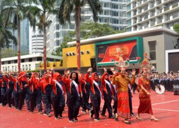 BALITBANG HUKUM DAN HAM IKUTI DEFILE HARI DHARMA KARYADIKA