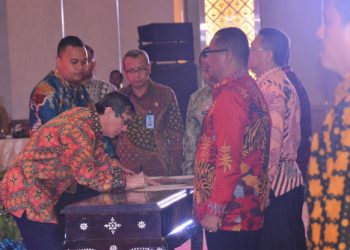 MENKUMHAM LANTIK KEPALA PUSJIANBANG