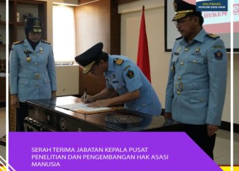 KEPALA PUSLITBANG HAM AGUSTA EMBLY MENYERAHKAN JABATANNYA PADA MANTAN KANWIL NTT ASEP SYARIFUDIN