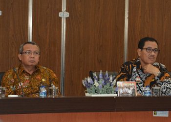 Presentasi Draf Laporan Akhir Evaluasi Kebijakan Pembinaan Jabatan Fungsional Perancang Peraturan Perundang-undangan.