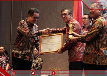 BALITBANGKUMHAM TERIMA JDIHN AWARDS