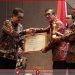 BALITBANGKUMHAM TERIMA JDIHN AWARDS