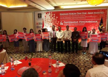 Seminar Hukum dan Hak Asasi Manusia dan Penyerahan Penghargaan Lomba Menulis Artikel Populer Hukum dan HAM