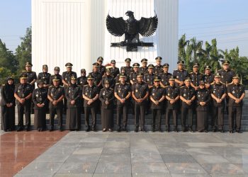 Upacara Tabur Bunga dan Ziarah di Taman Makam Pahlawan (TMP) Dalam Rangka Hari Pengayoman ke-80